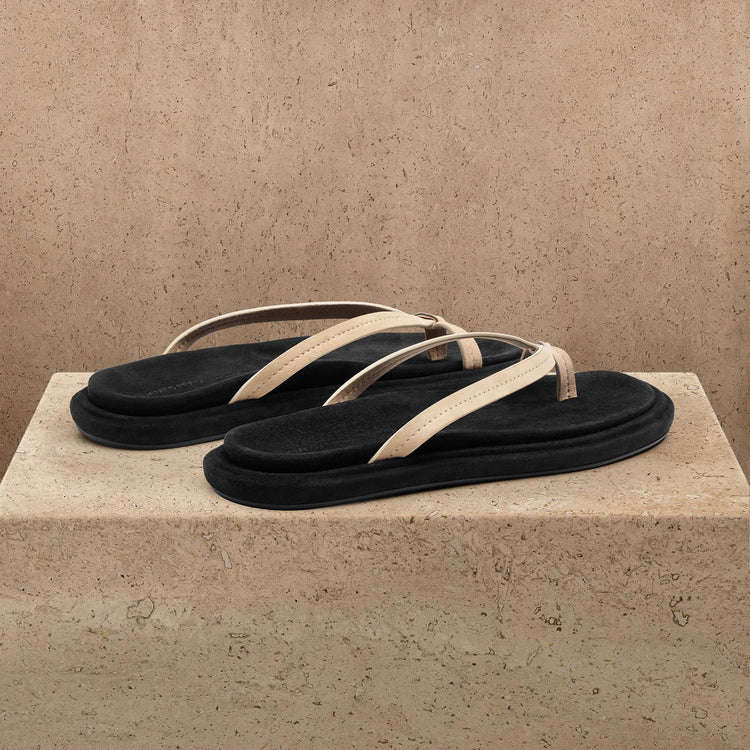 Women's Suede Cross Thong Sandal in Sand / Black | James Perse Los Angeles