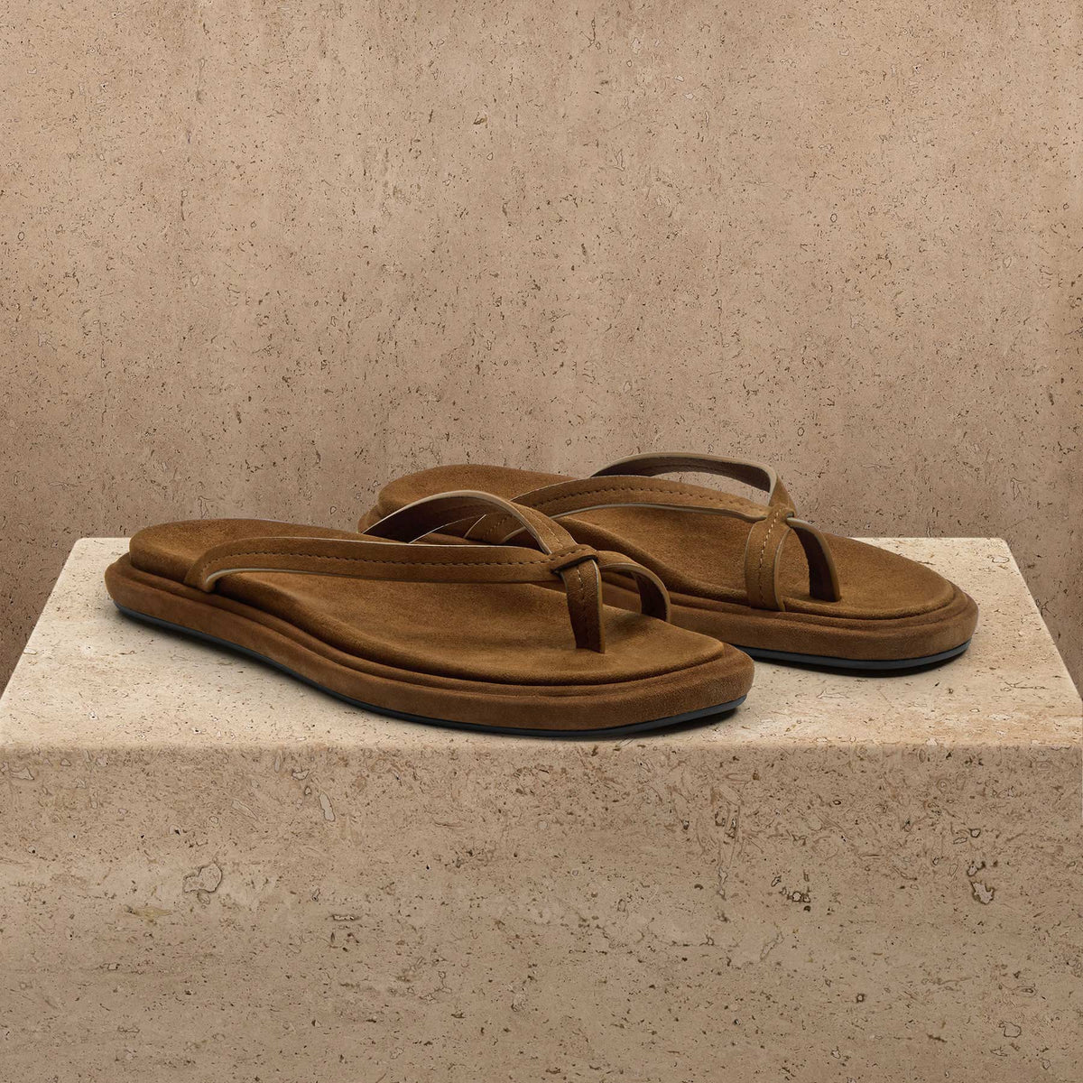 Women's Suede Cross Thong Sandal in Tabacco / Tabacco | James Perse Los Angeles