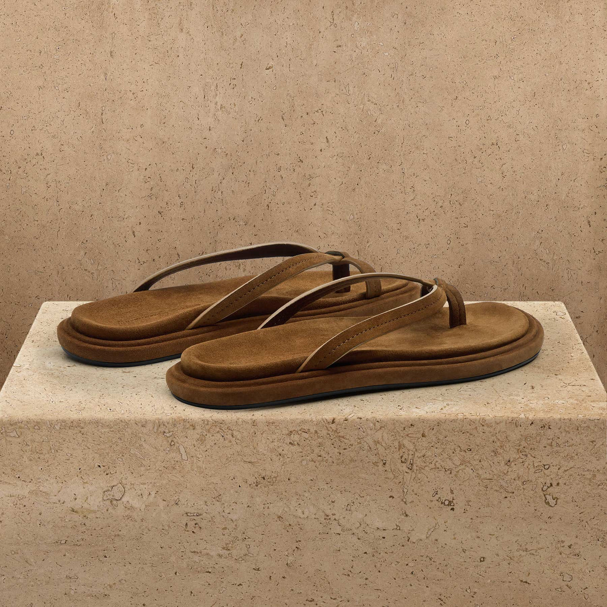 Women's Suede Cross Thong Sandal in Tabacco / Tabacco | James Perse Los Angeles