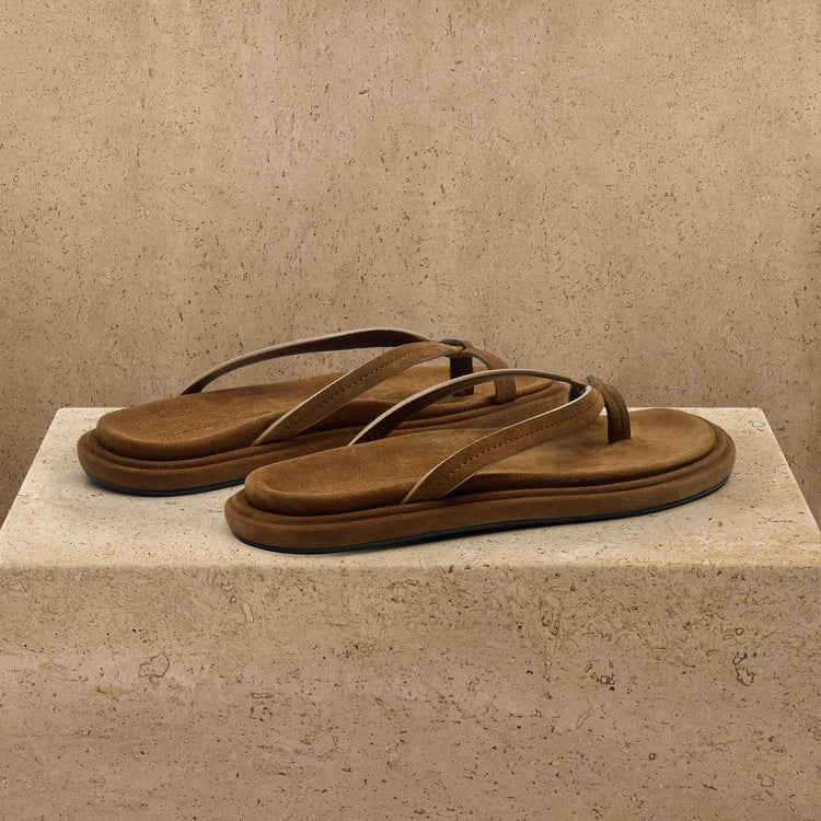 Women's Suede Cross Thong Sandal in Tabacco / Tabacco | James Perse Los Angeles