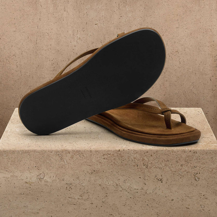 Women's Suede Cross Thong Sandal in Tabacco / Tabacco | James Perse Los Angeles