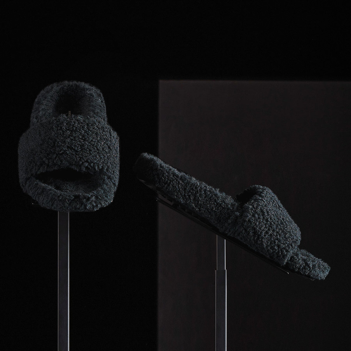 Women's Simple Strap Shearling Slide in Char | James Perse Los Angeles