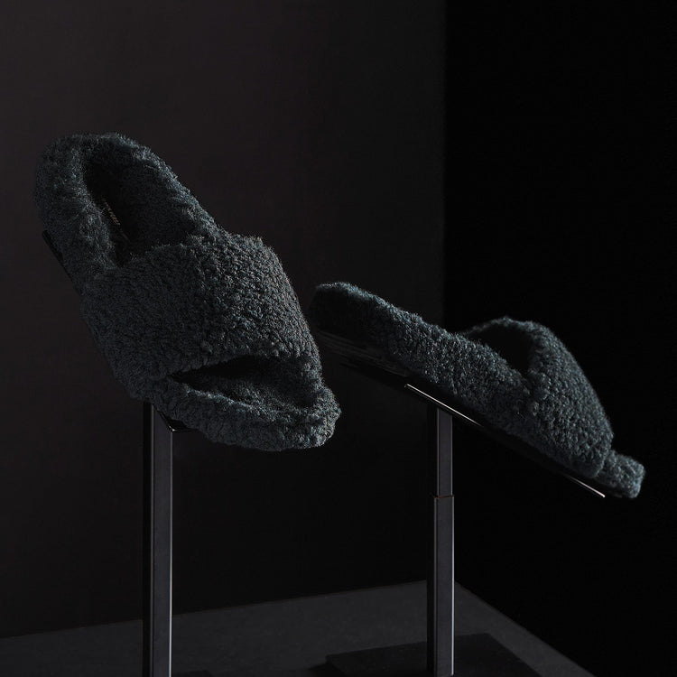 Women's Simple Strap Shearling Slide in Char | James Perse Los Angeles