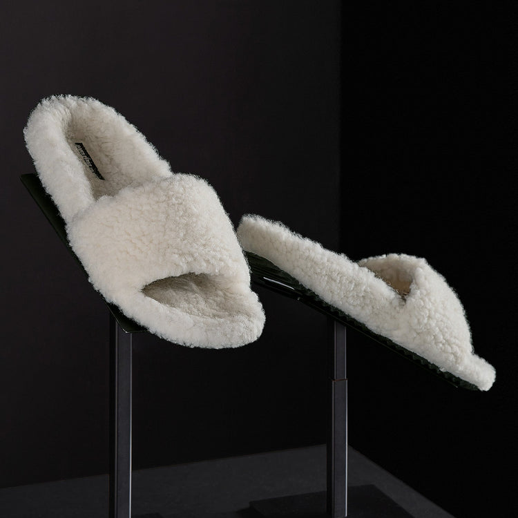 Women's Simple Strap Shearling Slide in Ivory | James Perse Los Angeles