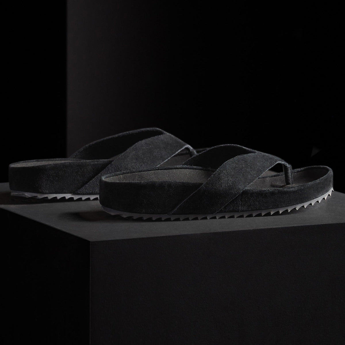 Women's Suede Flip Flop in Black | James Perse Los Angeles