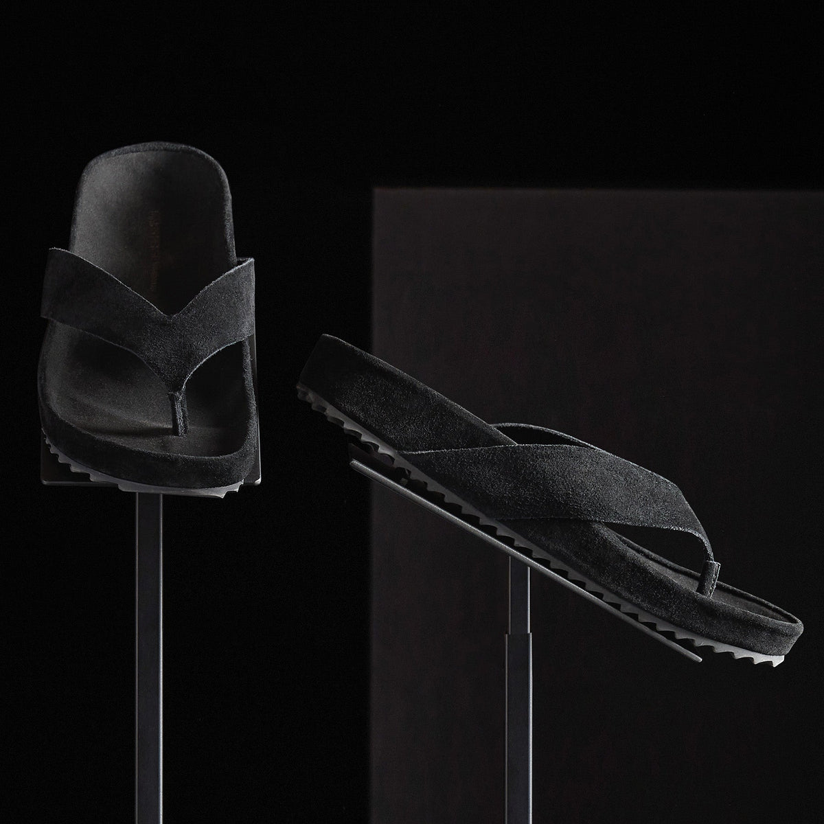 Women's Suede Flip Flop in Black | James Perse Los Angeles