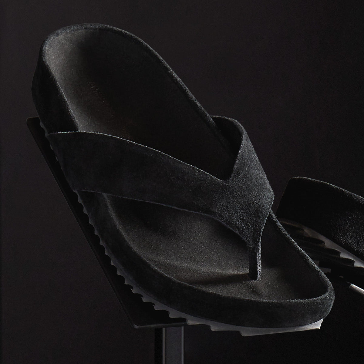 Women's Suede Flip Flop in Black | James Perse Los Angeles