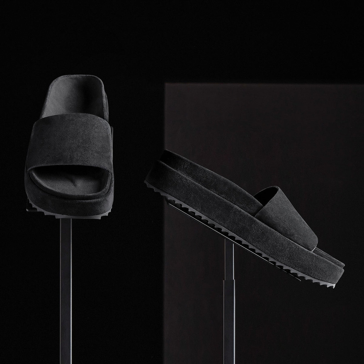 Women's Single Strap Platform Slid in Black | James Perse Los Angeles 