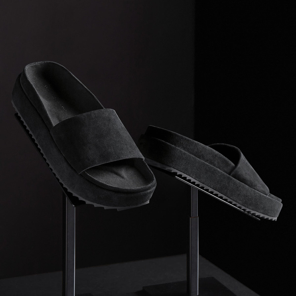 Women's Single Strap Platform Slid in Black | James Perse Los Angeles 