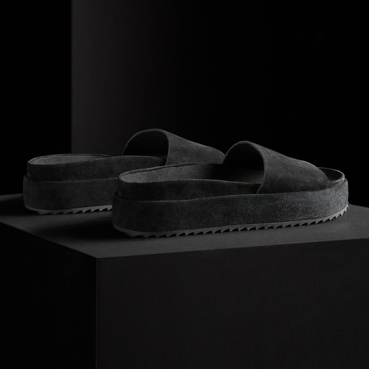 Women's Single Strap Platform Slid in Black | James Perse Los Angeles 
