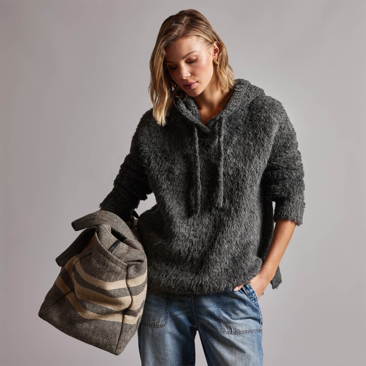 Wool Blend Sherpa Hooded Sweater in Anthracite | James Perse Los Angeles