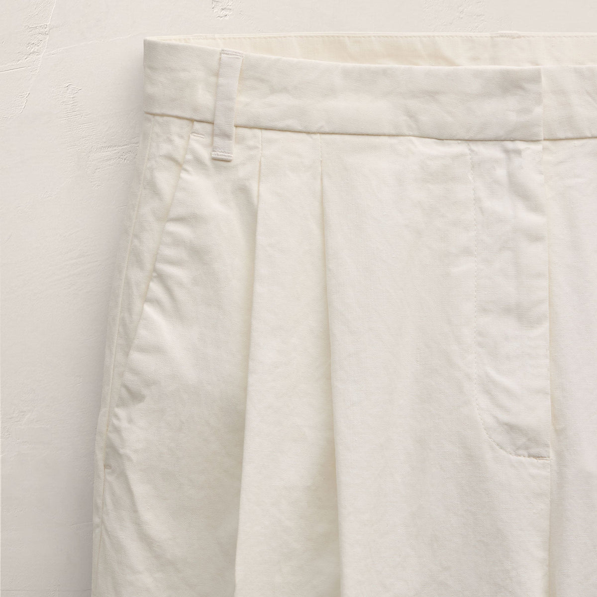 Linen Cotton Pleated Trouser in Off White | James Perse Los Angeles