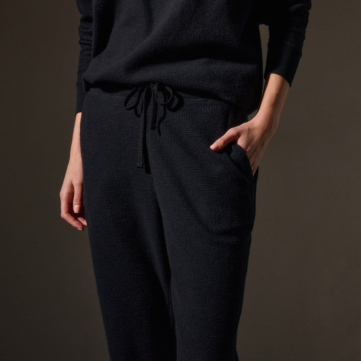 Brushed Thermal Sweat Pant  in Black | James Perse Los Angeles