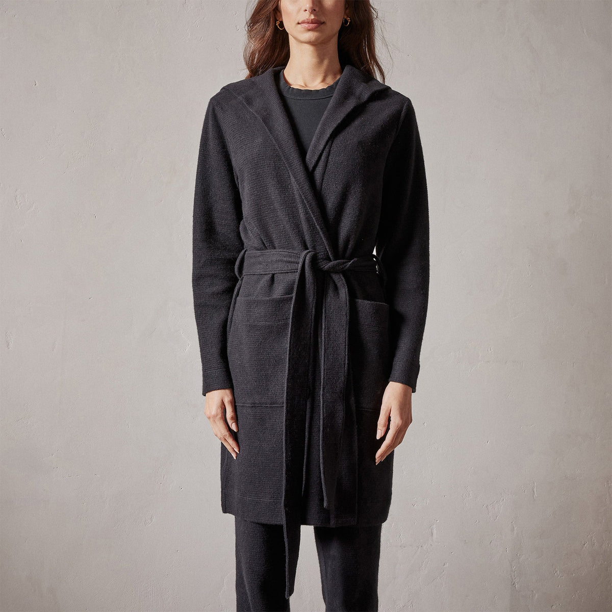 Brushed Thrml Knit Hooded Robe in Black | James Perse Los Angeles