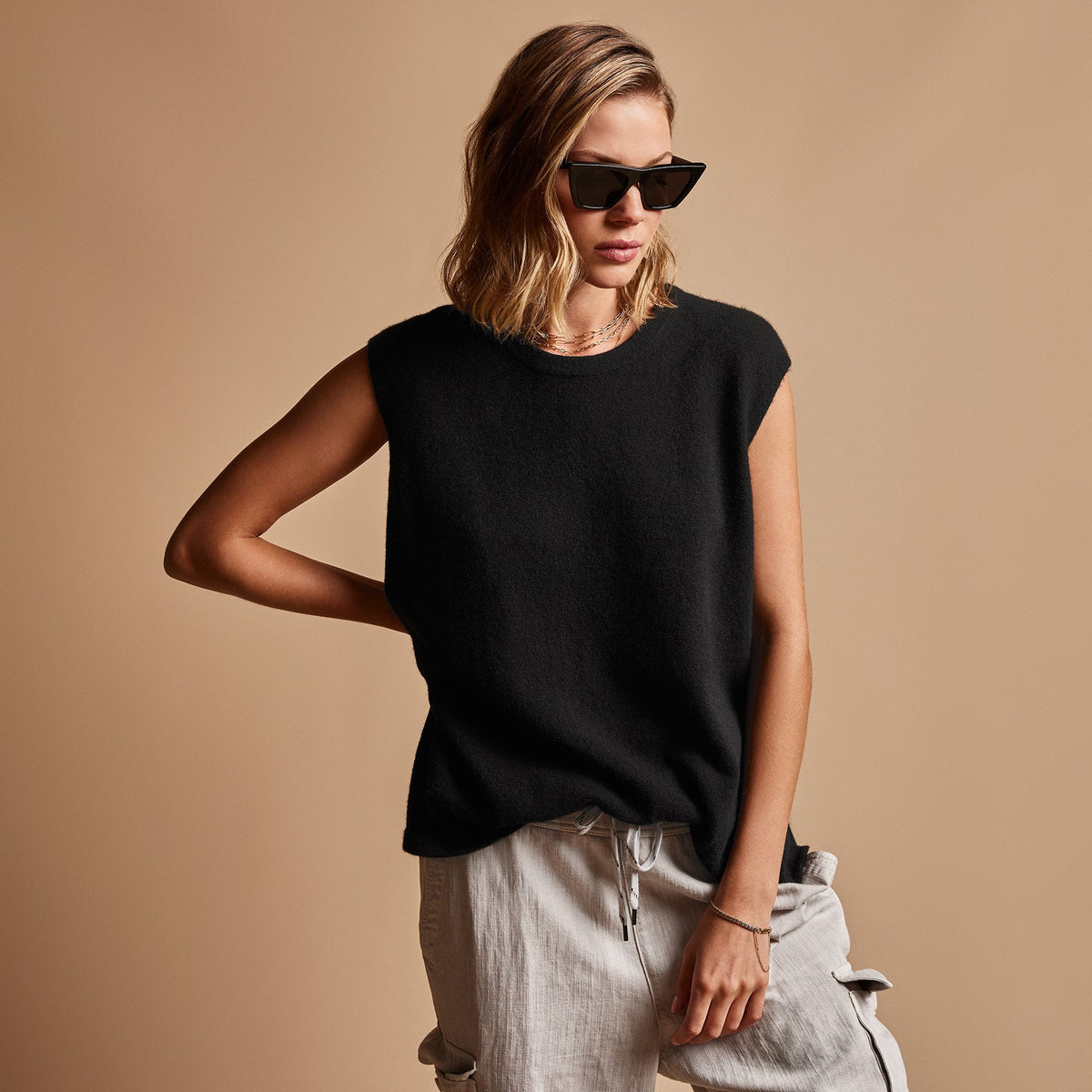 Cliffside Sweater in Black | James Perse Los Angeles