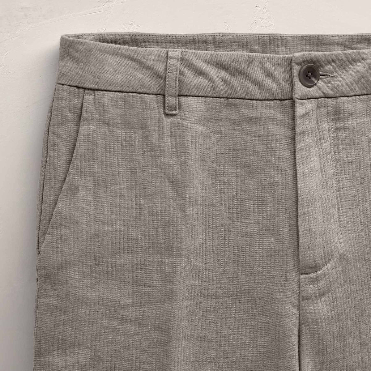 Playa Linen Bermuda Short in Fog | James Perse Los Angeles