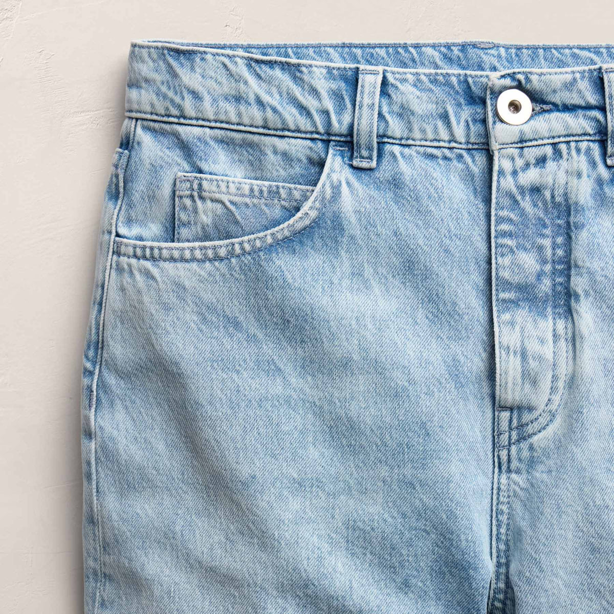 Relaxed Fit Jean in Light Blue Wash | James Perse Los Angeles
