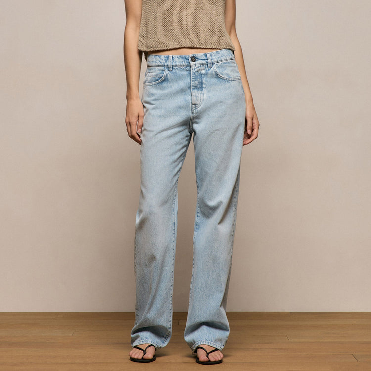 Relaxed Fit Jean in Light Blue Wash | James Perse Los Angeles