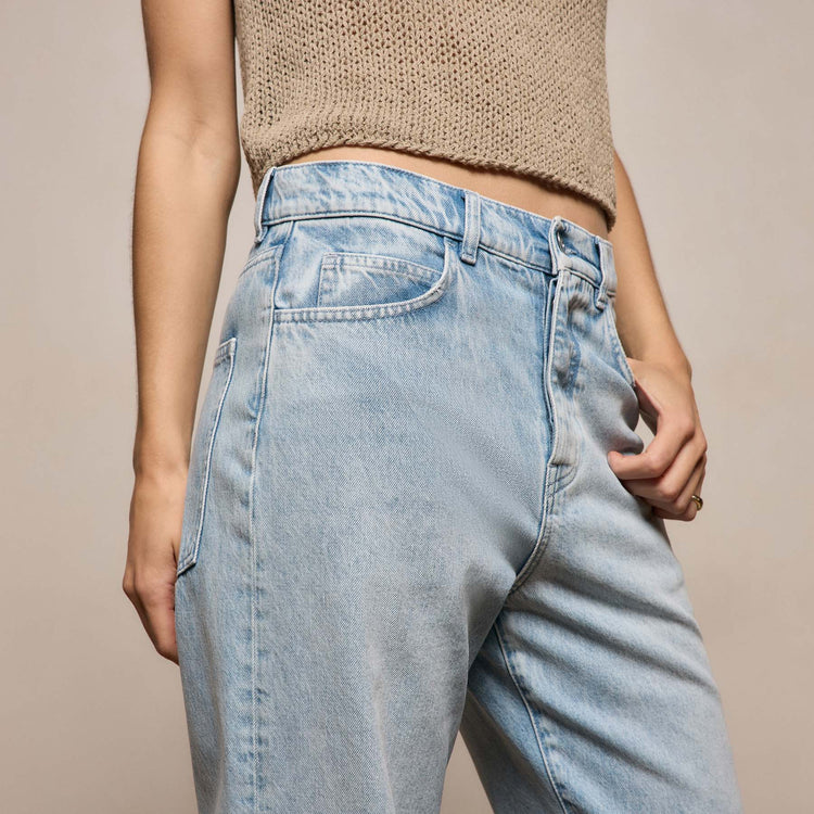 Relaxed Fit Jean in Light Blue Wash | James Perse Los Angeles