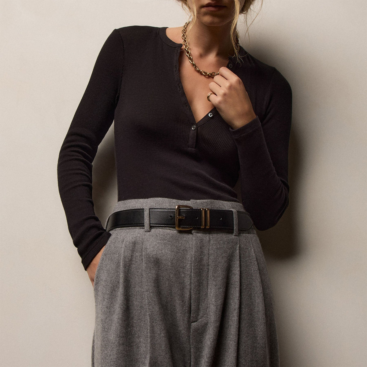 Cotton Gauze Ribbed Henley in Black | James Perse Los Angeles