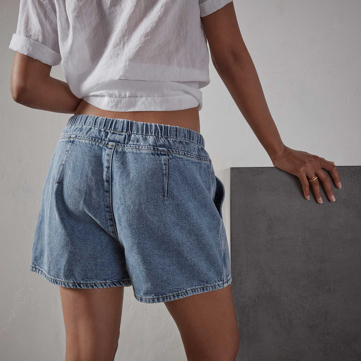 Patch Pocket Denim Short - Light Indigo | James Perse Los Angeles
