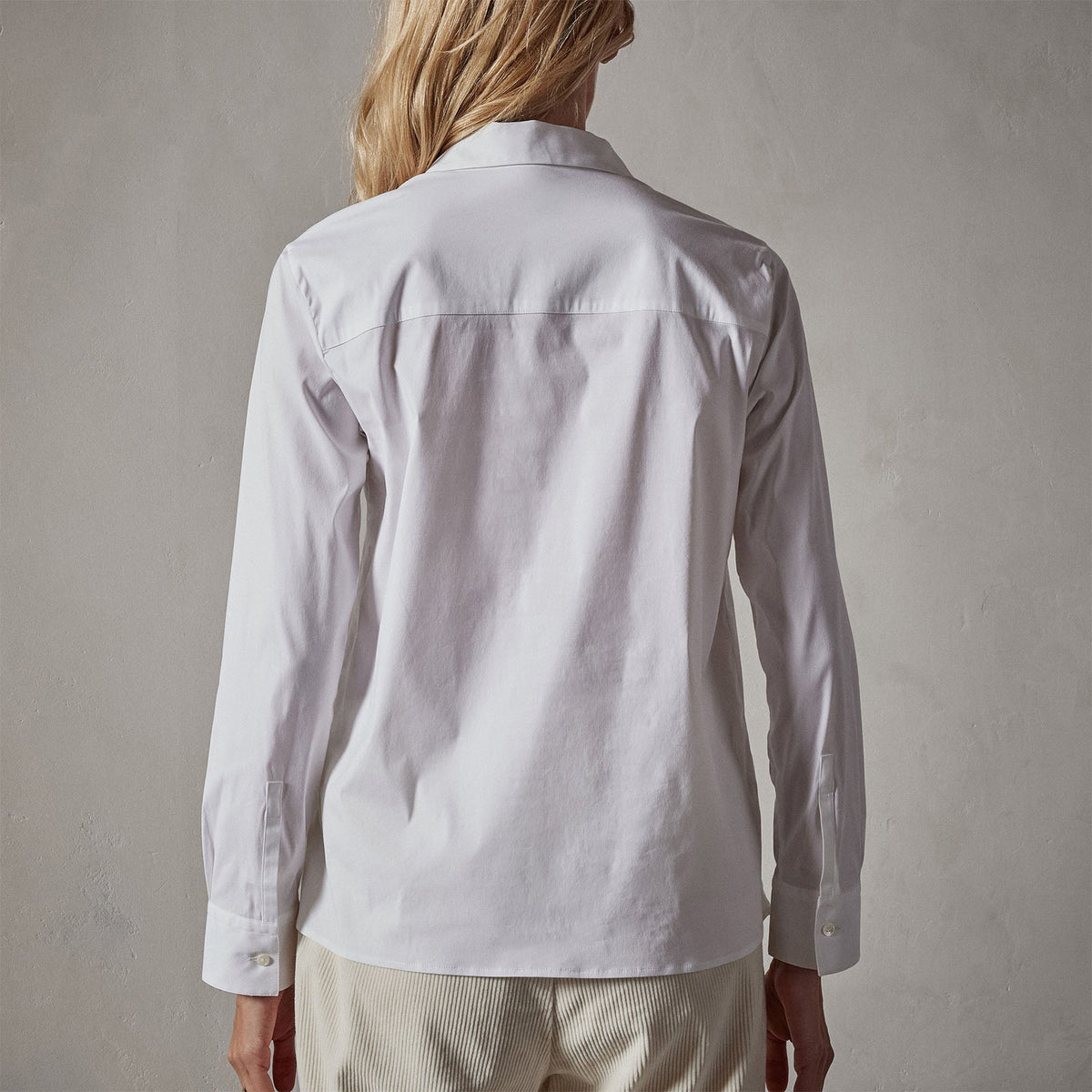 Matte Stretch Poplin Long Sleeve Shirt in White | James Perse Los Angeles