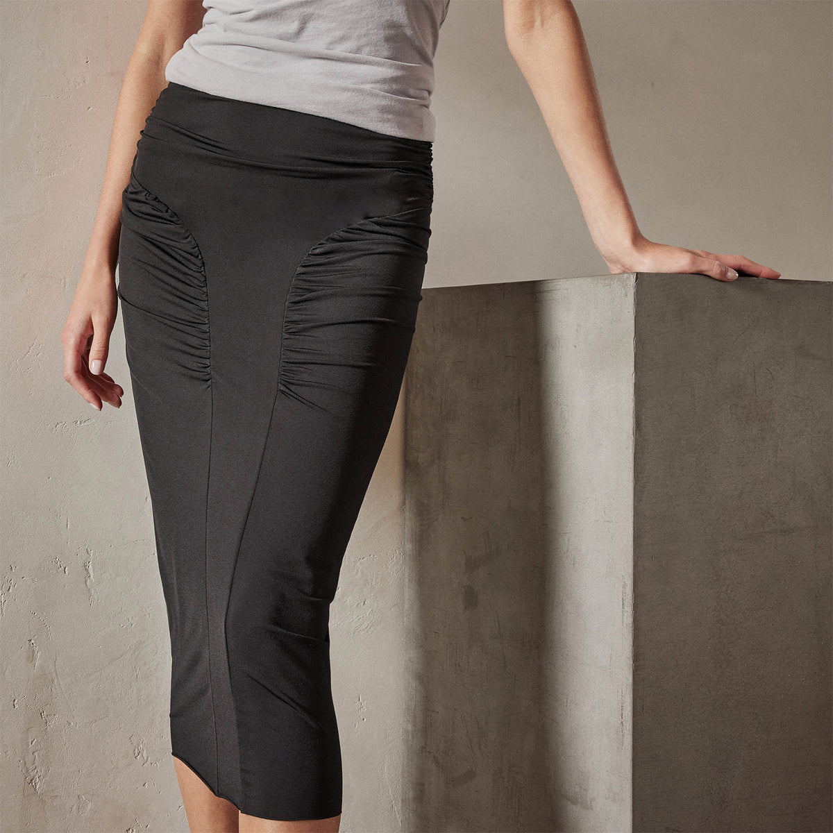 Ruched Pencil Skirt in Black | James Perse Los Angeles 