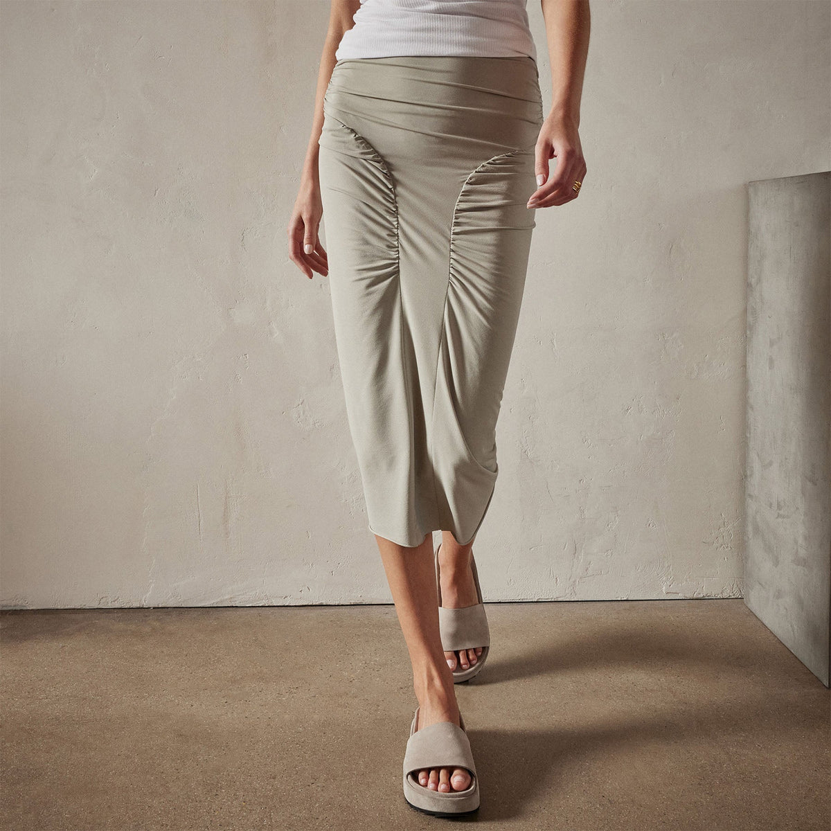 Ruched Pencil Skirt in Silt | James Perse Los Angeles 