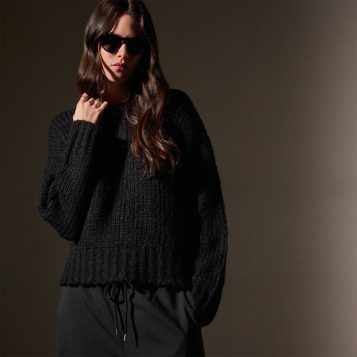 Low Gauge Cashmere Crew  in Black | James Perse Los Angeles