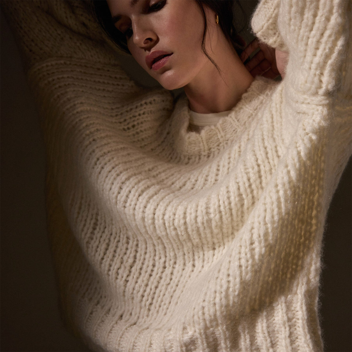 Low Gauge Cashmere Crew  in Snow | James Perse Los Angeles