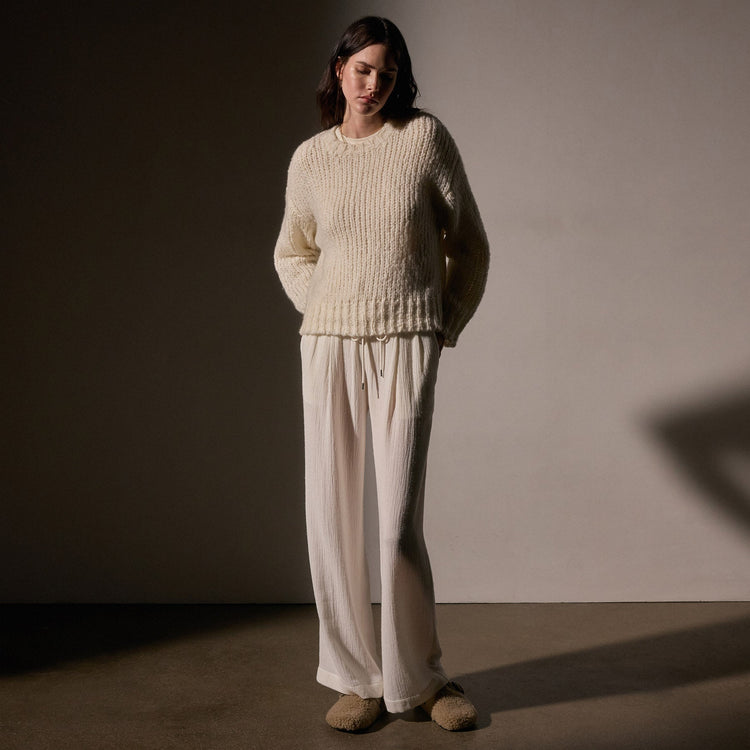 Low Gauge Cashmere Crew  in Snow | James Perse Los Angeles