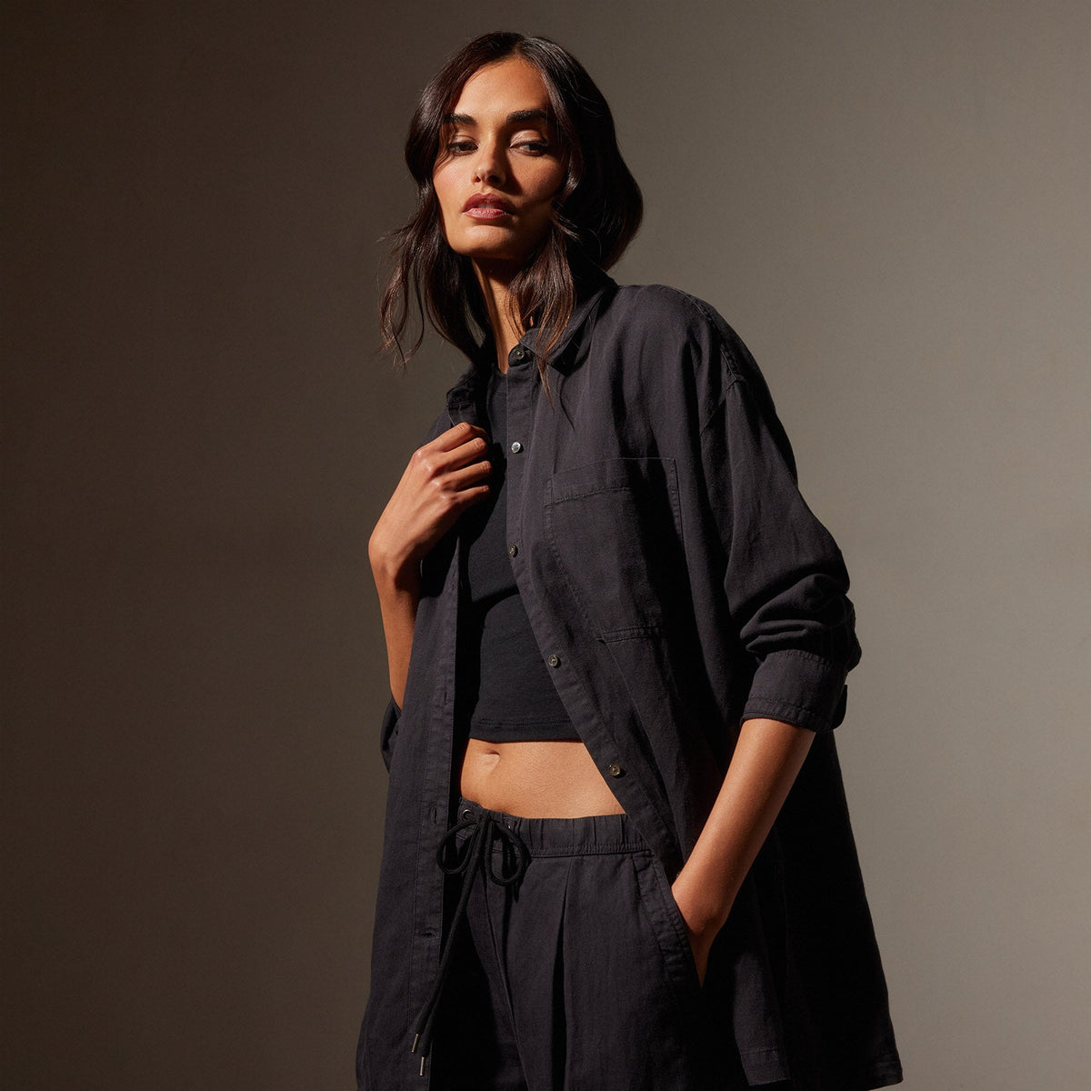 Cotton Twill Tunic Shirt in Black | James Perse Los Angeles