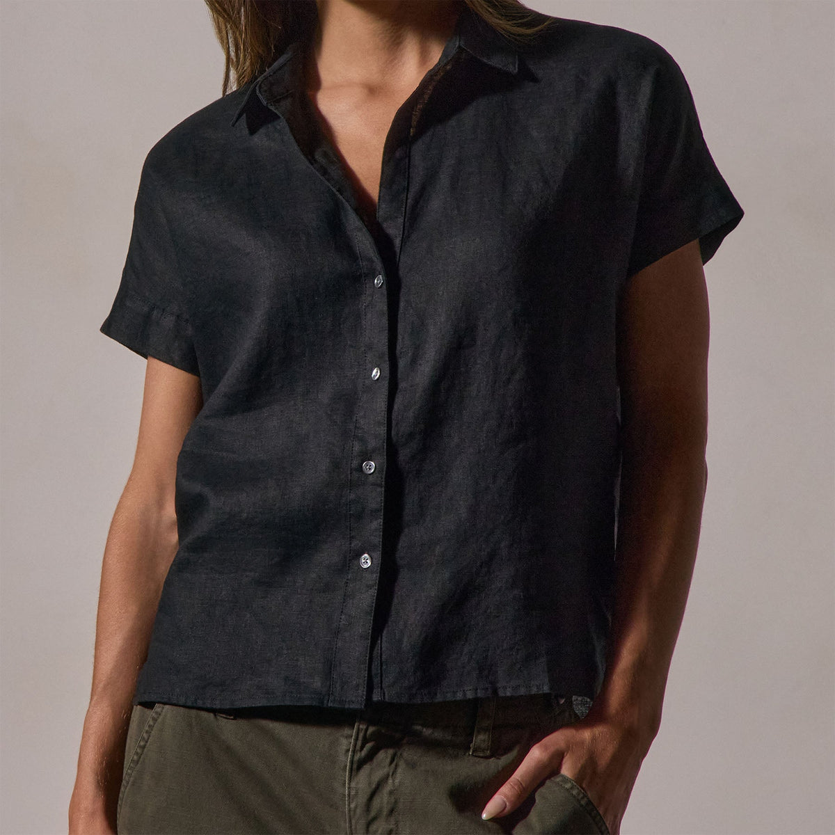 Short Sleeve Linen Shirt in Black | James Perse Los Angeles