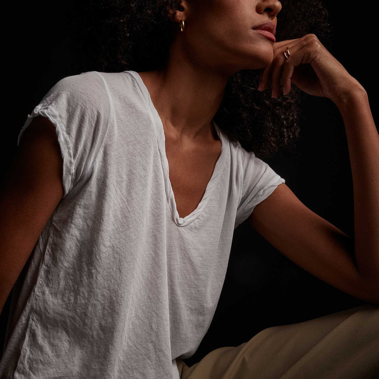 High Gauge Deep V Tee in White | James Perse Los Angeles