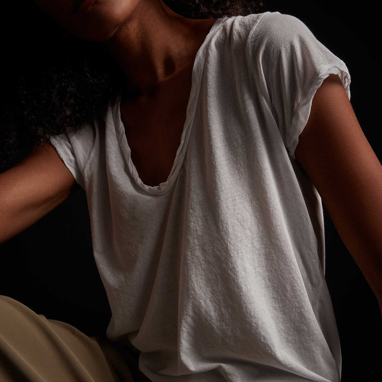 High Gauge Deep V Tee in White | James Perse Los Angeles