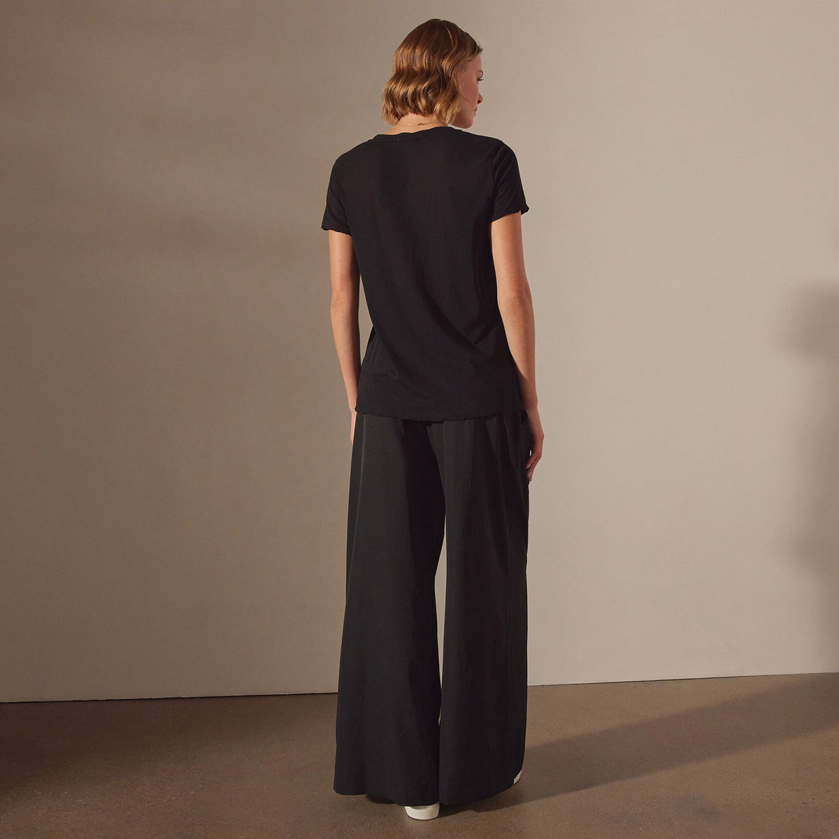Stretch Jersey Short Sleeve in Black | James Perse Los Angeles