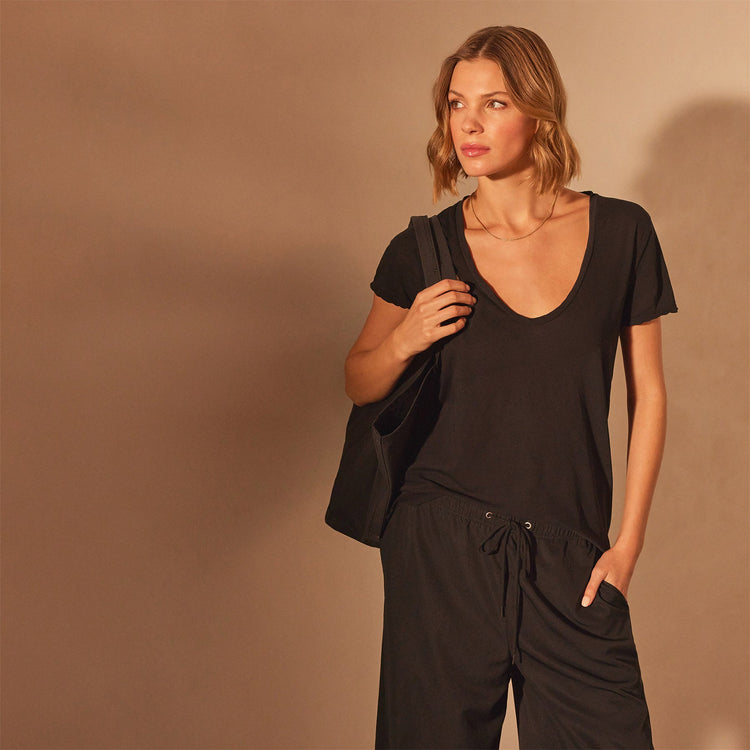 Stretch Jersey Short Sleeve in Black | James Perse Los Angeles