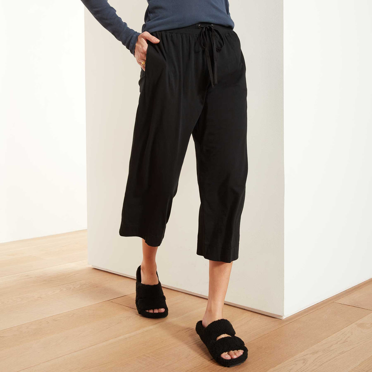Luxe Lotus Jersey Cropped Pajama Pant in Black | James Perse Los Angeles