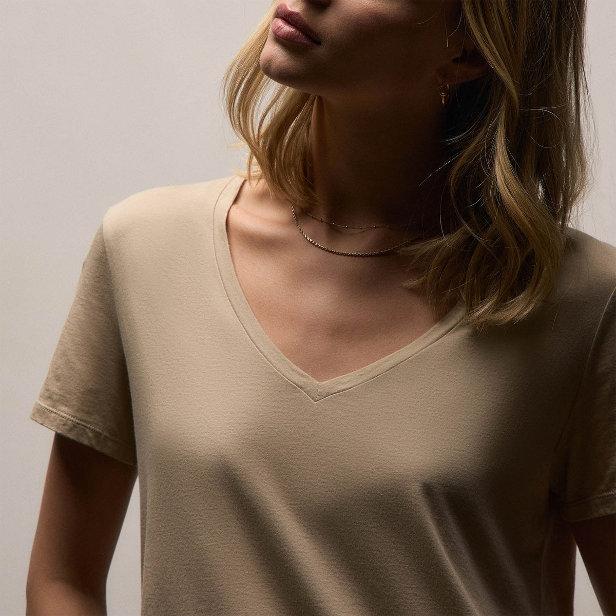 Luxe Lotus Jersey V Neck in Light Khaki | James Perse Los Angeles