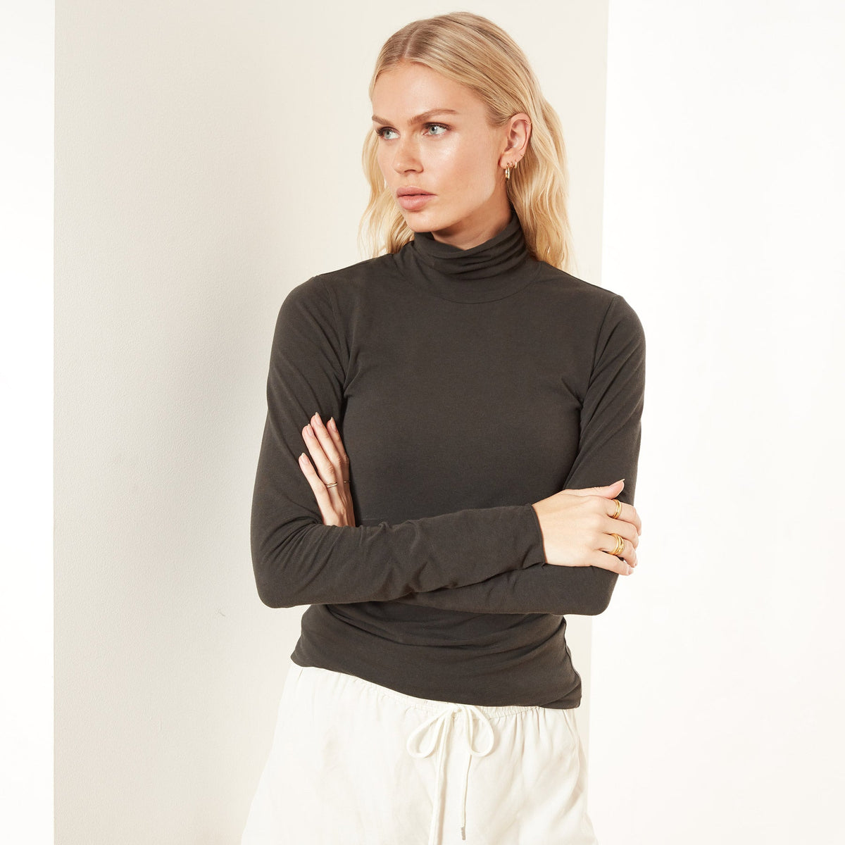 Stretch Jersey Long Sleeve Funnel Neck - Carbon | James Perse Los Angeles