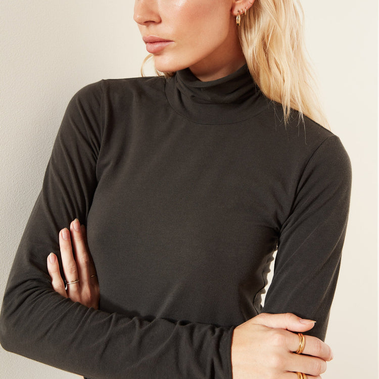 Stretch Jersey Long Sleeve Funnel Neck - Carbon | James Perse Los Angeles