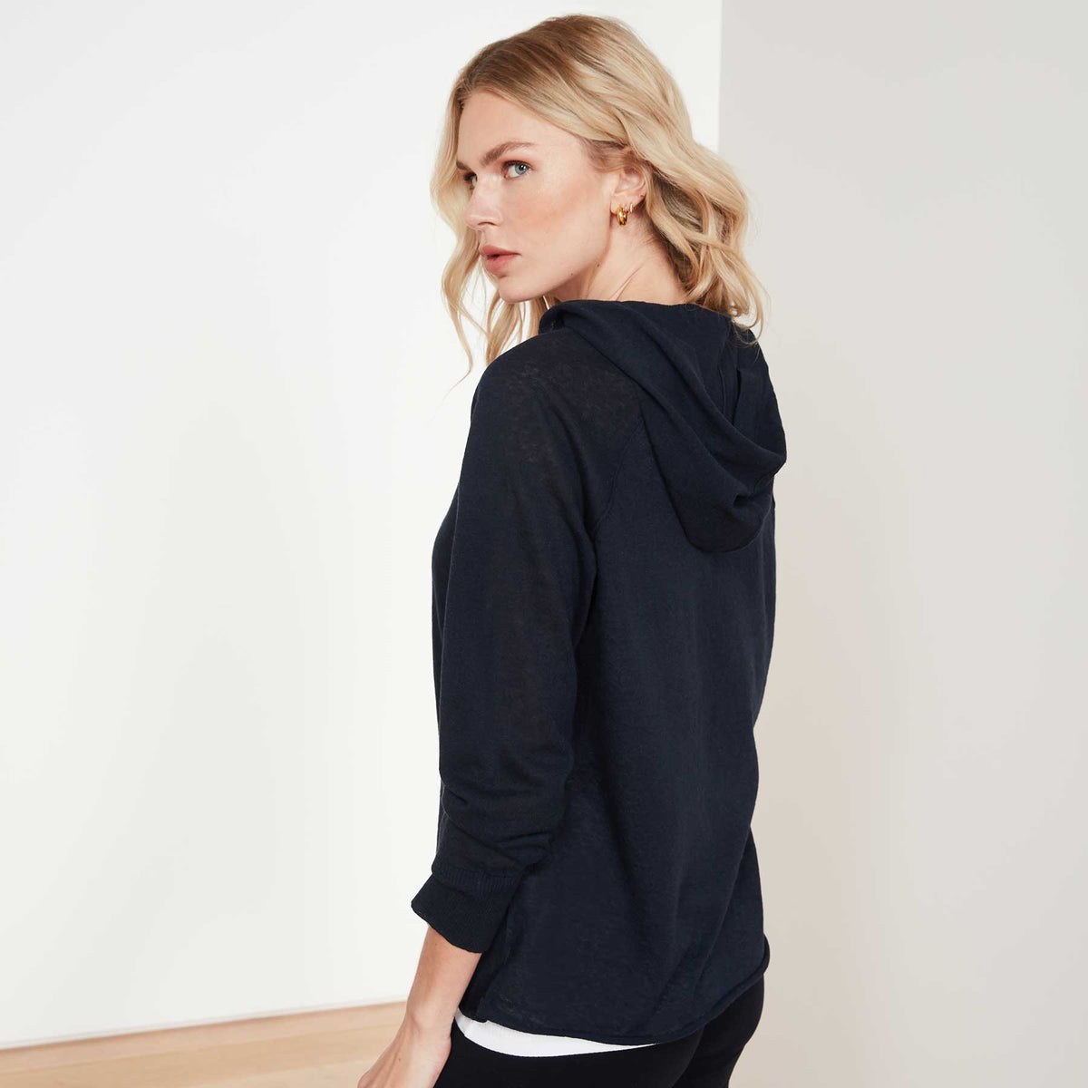 Cotton Linen Raglan Hoodie In Navy | James Perse Los Angeles
