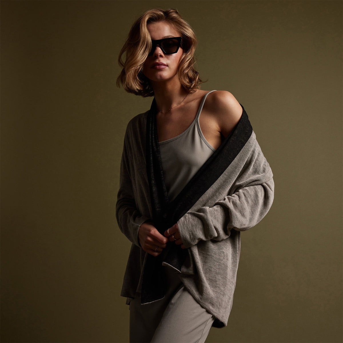 Dunes linen Cardigan  in Natural/Black | James Perse Los Angeles