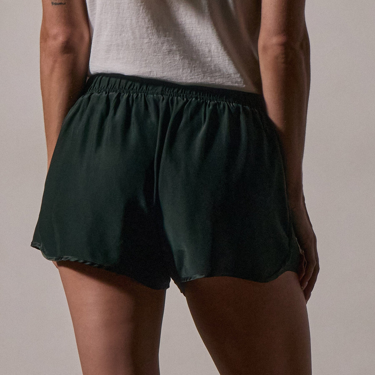 Silk Dolphin Short in Gars | James Perse Los Angeles