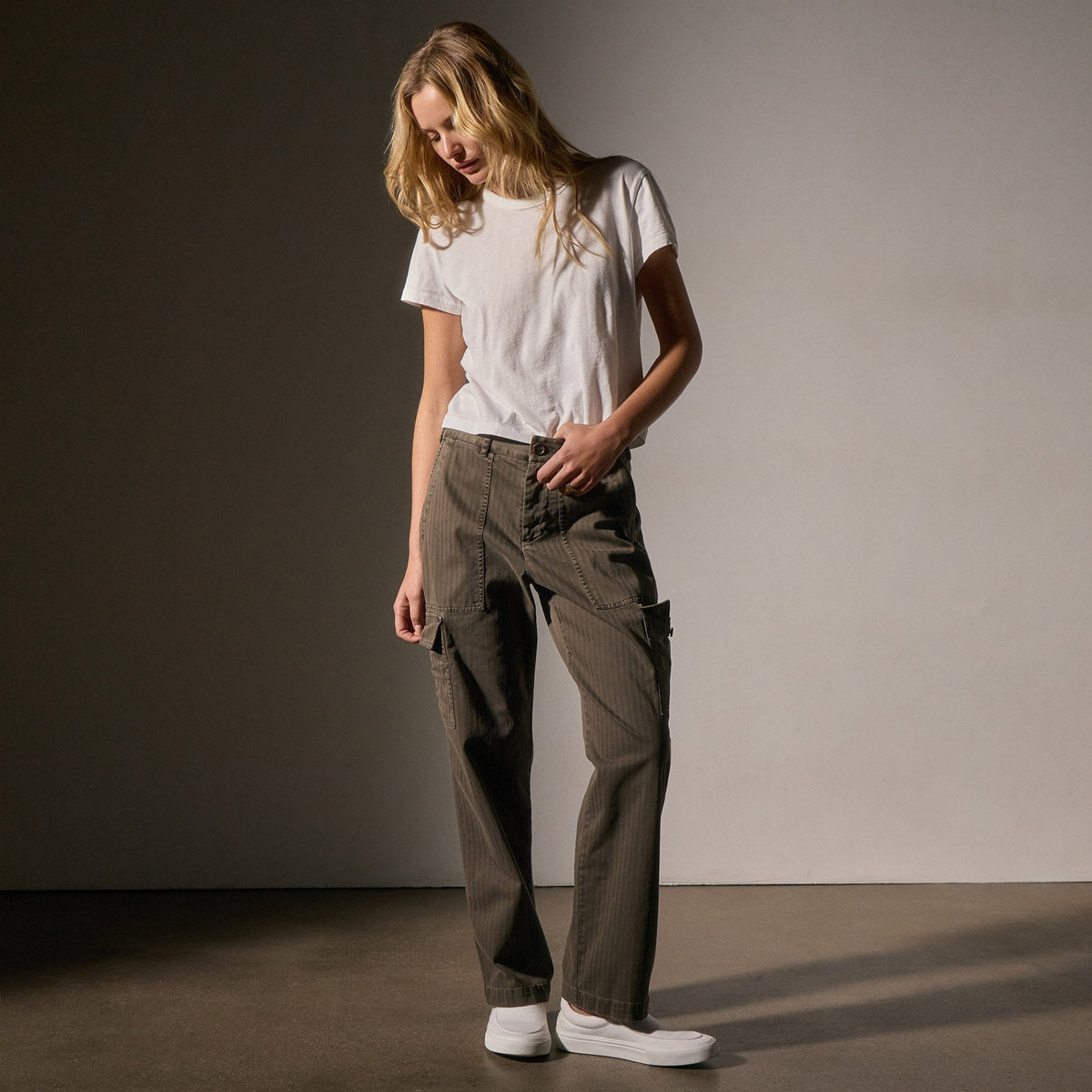 Herringbone Utility Pant  in Army Green Pigment | James Perse Los Angeles