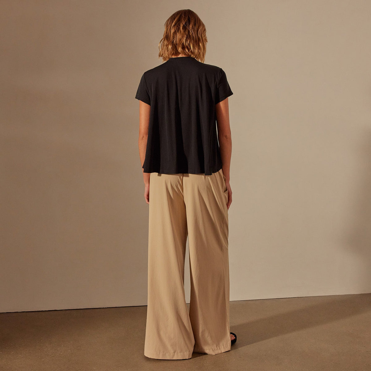High Gauge A Line Tee in Black | James Perse Los Angeles