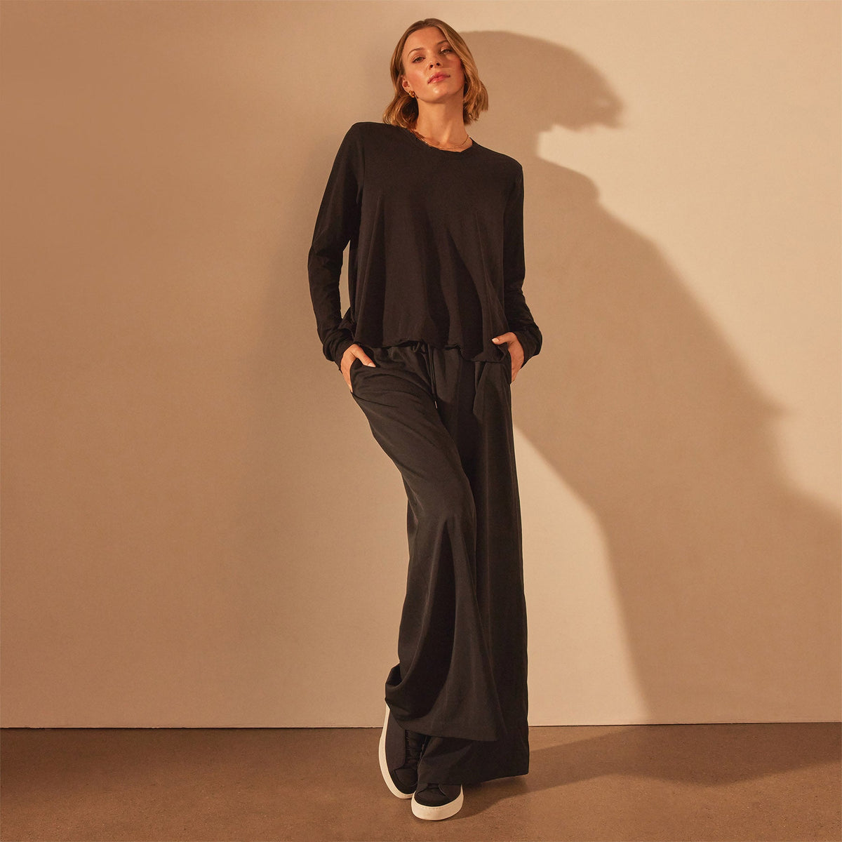 High Gauge Fresca Long Sleeve Baby Doll Tee in Black | James Perse Los Angeles