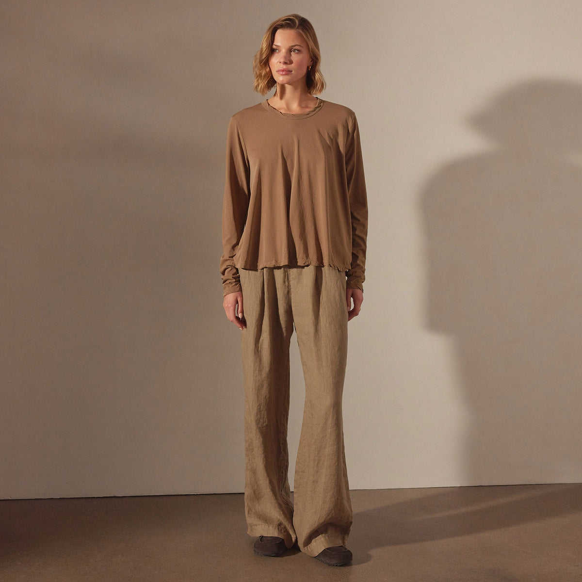 High Gauge Fresca Long Sleeve Baby Doll Tee in Cashew | James Perse Los Angeles