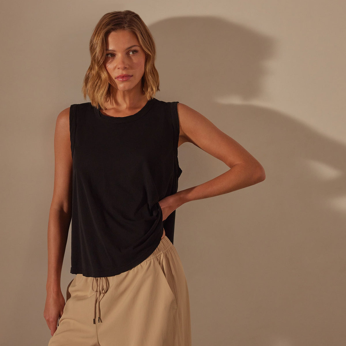 Fine Gauge A Line tank in Black | James Perse Los Angeles