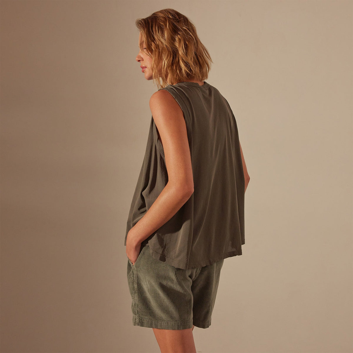 Fine Gauge A Line tank in Palm | James Perse Los Angeles